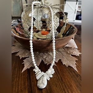 Howlite pendant necklace